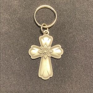 Elegant Silver Cross Key Holder